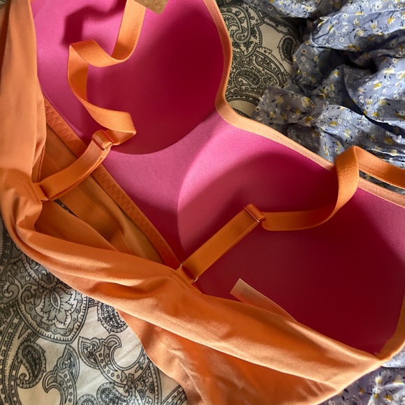 Bras - Picture 2 of 2